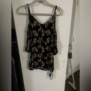 Cold shoulder 22/24w top